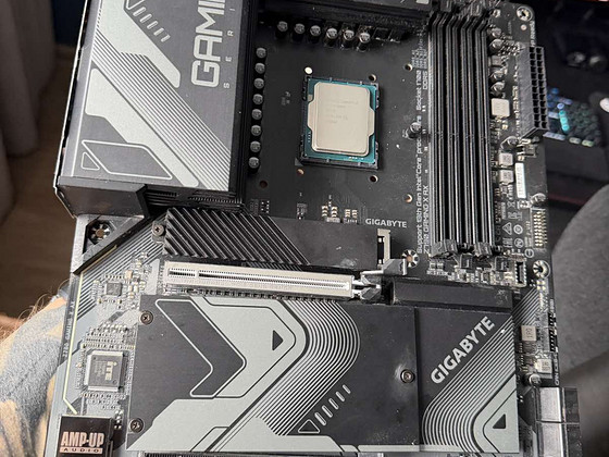 GIGABYTE Z790 GAMING X AX | Väga heas seisukorras