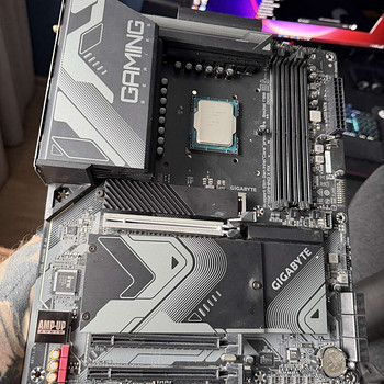 GIGABYTE Z790 GAMING X AX | Väga heas seisukorras