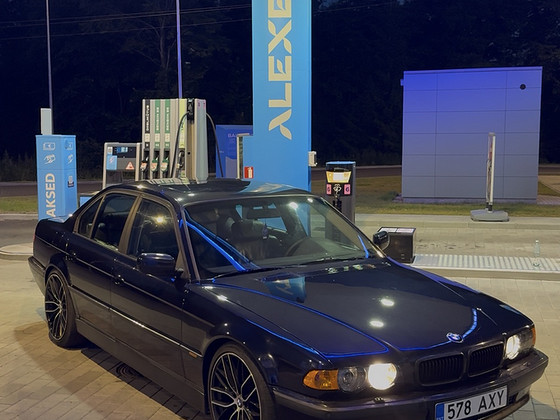 M/V BMW e38 728i