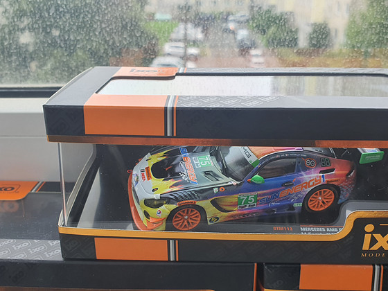 1:43 mercedes amg gt3 (ixo)
