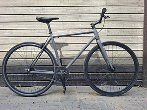 Велосипед fixed gear с колёсами 700c (1 фото из 3)