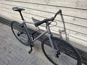 Велосипед fixed gear с колёсами 700c (3 фото из 3)