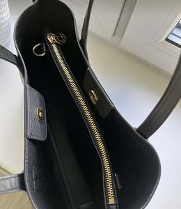 Tommy Hilfiger (3 фото из 4)