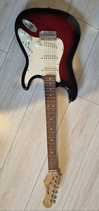 Elektrikitarr + Ashton võimendi (1 foto / 2)