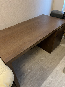 Стол Ikea (1 фото из 2)