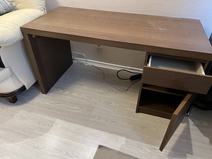 Стол Ikea (2 фото из 2)