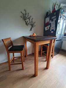 Täis tammepuidust baarilaud + 2 baaritooli (2 foto / 4)