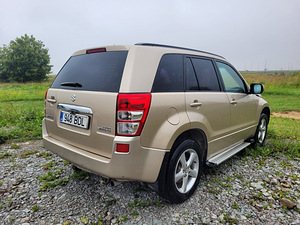 Suzuki Grand Vitara 2.4 2011 (3 фото из 10)