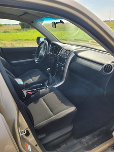Suzuki Grand Vitara 2.4 2011 (9 фото из 10)