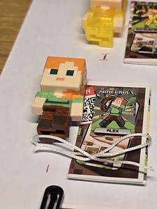 Фигурки Kinder Joy Minecraft (7 фото из 10)