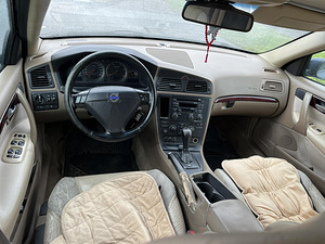 VOLVO S60 (7 фото из 10)