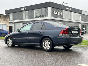 VOLVO S60 (5 фото из 10)