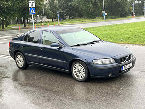 VOLVO S60 (2 фото из 10)