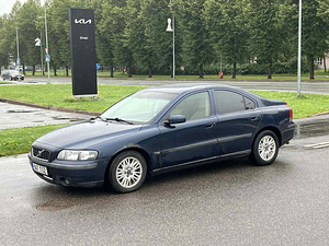 VOLVO S60 (1 фото из 10)