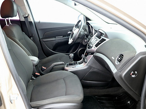 Chevrolet Cruze Comfort 1.8 104kW (6 фото из 7)