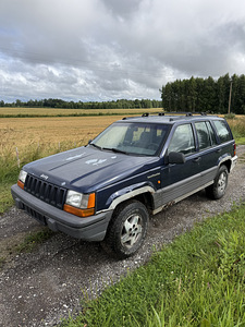 Jeep Grand Cherokee Laredo (5 фото из 11)