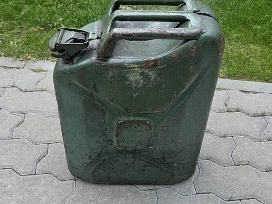 Канистра для топлива 20L — с бензином
