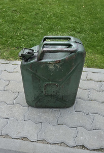 Kütusekanister 20L - bensiiniga (1 foto / 1)