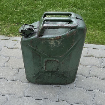 Канистра для топлива 20L — с бензином
