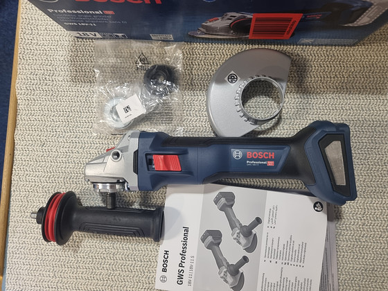 Аккумуляторная угловая шлифовальная машина Bosch GWS, 18V-11