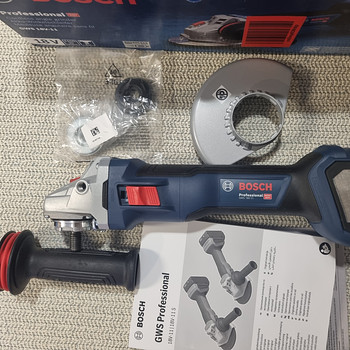 Аккумуляторная угловая шлифовальная машина Bosch GWS, 18V-11
