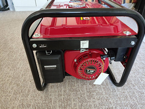 Bensiinigeneraator Honda 7000 (5 foto / 6)