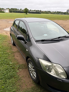 Toyota Auris (2 фото из 6)