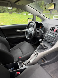 Toyota Auris (5 фото из 6)