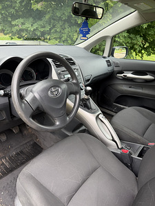 Toyota Auris (6 фото из 6)