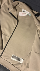 Guess (3 фото из 3)