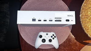 Xbox Series S 512 ГБ (2 фото из 2)