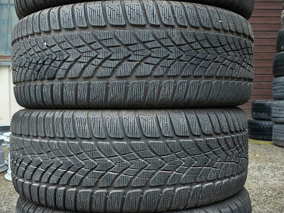 Шины R18 235 50 18 Dunlop 7 мм 4 шт.