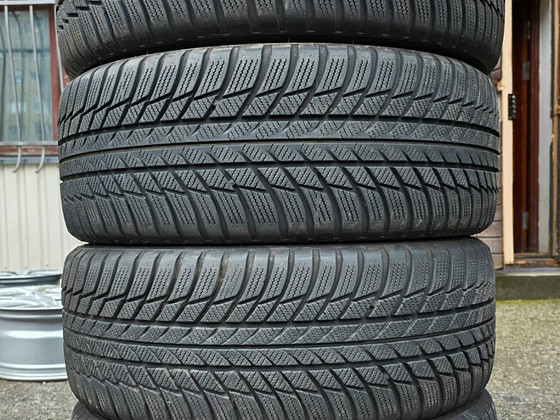 Шины R18 225/45 R18 Bridgestone 7 мм DOT24