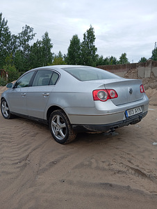 Аренда автомобиля (5 фото из 6)