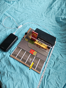 Uus diorama MoreArt 1:64 McDonalds valgustusega (1 foto / 10)