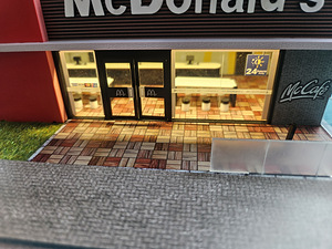 Uus diorama MoreArt 1:64 McDonalds valgustusega (2 foto / 10)