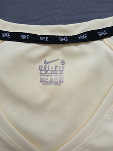 Футболка Nike (3 фото из 4)