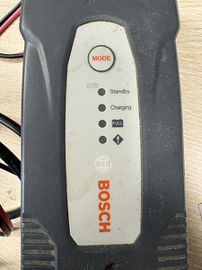 Зарядное устройство Bosch (2 фото из 4)