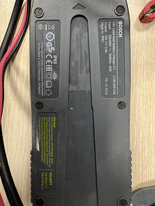 Зарядное устройство Bosch (4 фото из 4)