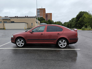 SKODA OCTAVIA (2 фото из 9)