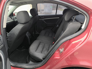 SKODA OCTAVIA (9 фото из 9)