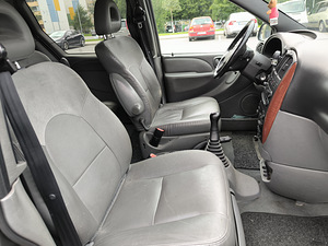 Chrysler Voyager (9 фото из 14)