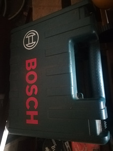 Аккумуляторная дрель Bosch (1 фото из 3)