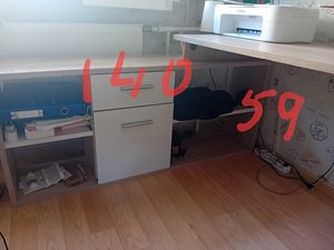 Письменный стол (2 фото из 6)