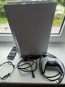 PlayStation 5 версия с дисководом (1 фото из 3)