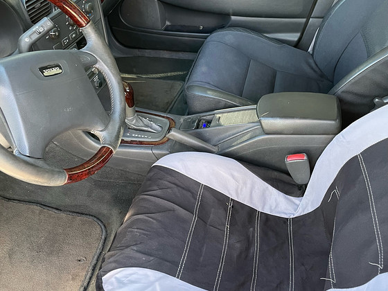 Продаётся Volvo V40 2001