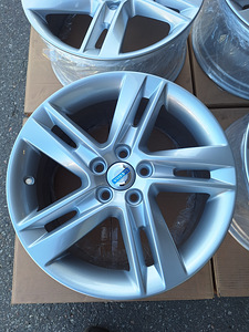 17" оригинальные диски Volvo 5x108 (2 фото из 3)