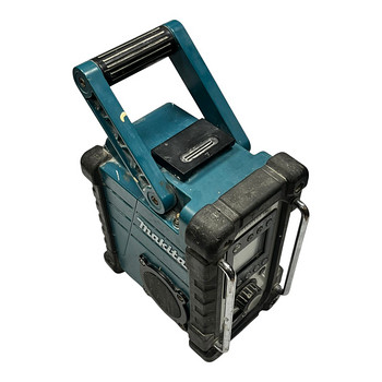 Аккумуляторный радиоприемник Makita DMR102