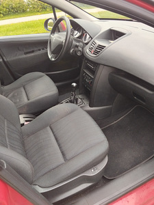 Peugeot (6 фото из 8)