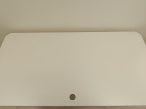 Белый стол IKEA (3 фото из 4)